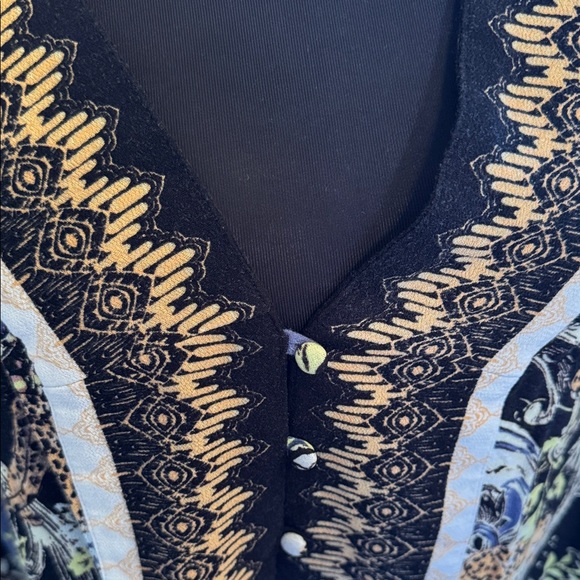 Free People Catch Me If You Can - Black and Gold Patterned Crop Top - NWOT - Picture 3 of 7